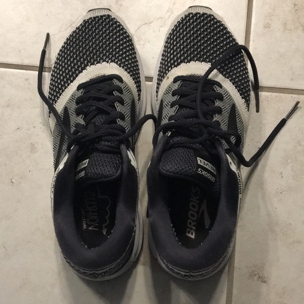 Brooks tennis shoes